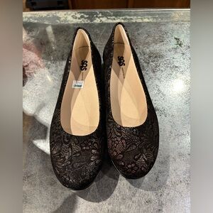 SAS Women's Black Floral Lace Flats